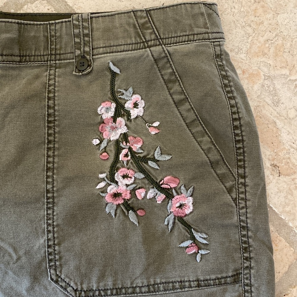 Lane Bryant Girlfriend Shorts Womens Embroidery Boho Beach Olive Plus Size 24 - Picture 4 of 11